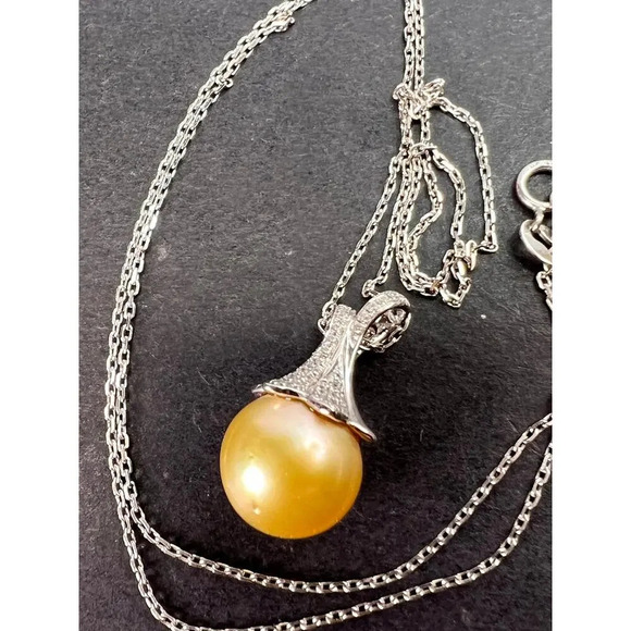 South seas pearl pendant and chain in sterling silver - Picture 5 of 11